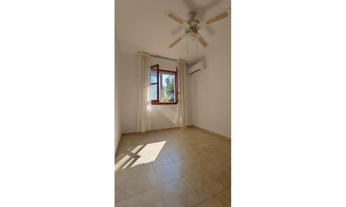 Használt Ingatlanok - Sorház -
Torrevieja - Los Balcones