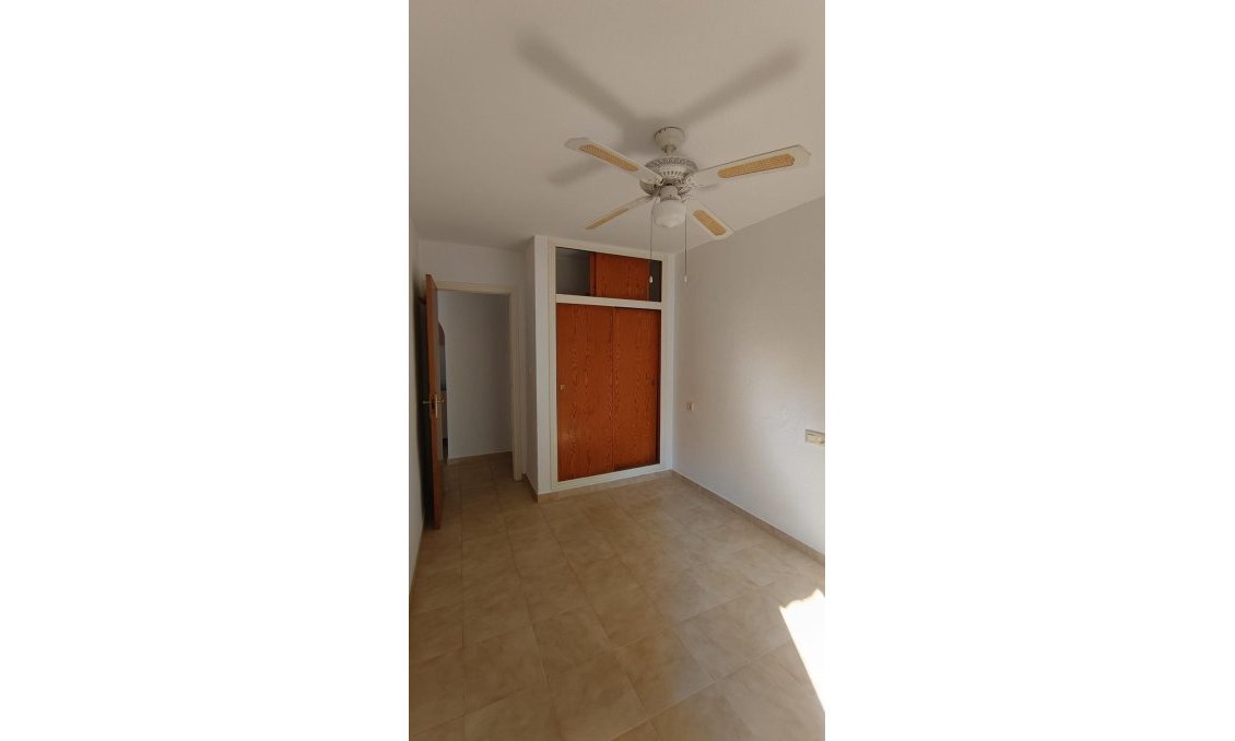 Használt Ingatlanok - Sorház -
Torrevieja - Los Balcones