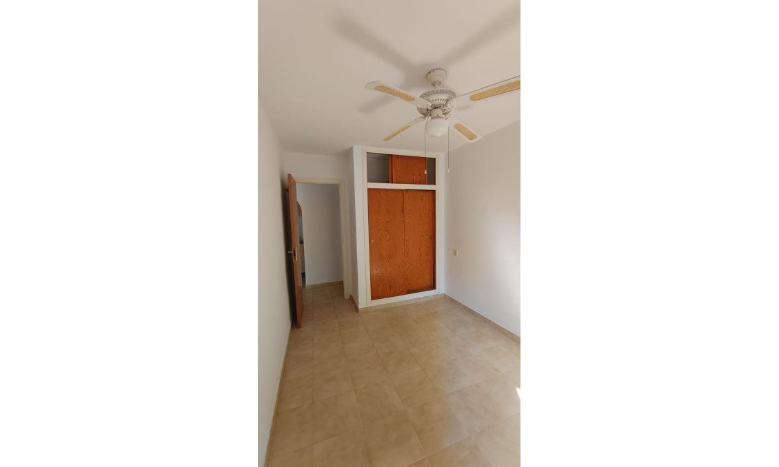 Használt Ingatlanok - Sorház -
Torrevieja - Los Balcones