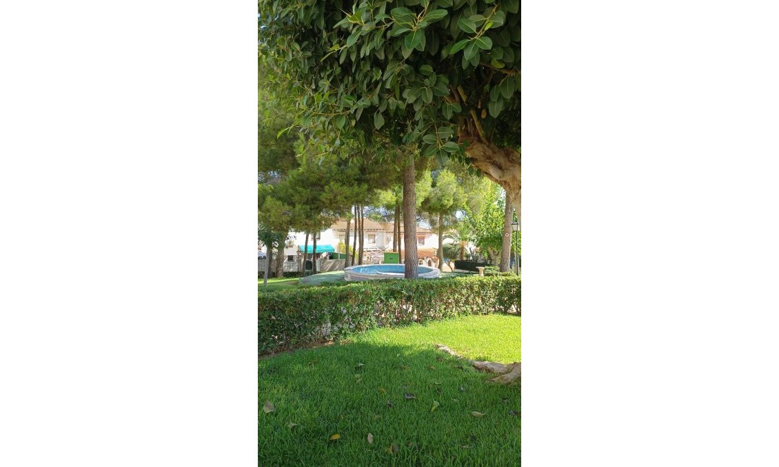 Használt Ingatlanok - Sorház -
Torrevieja - Los Balcones