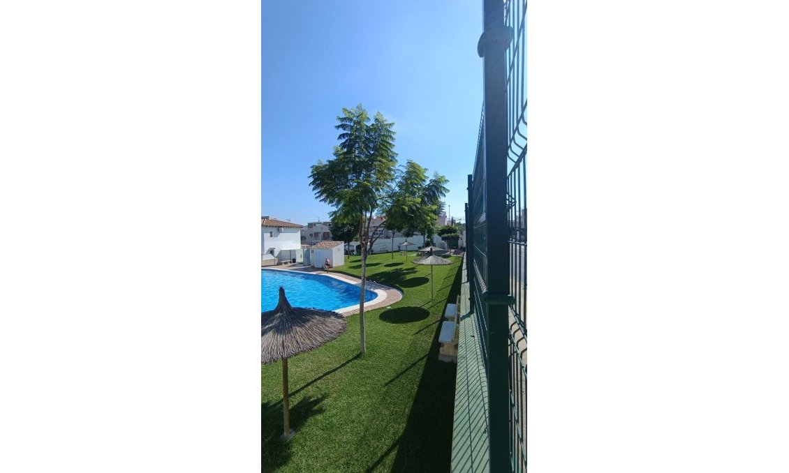 Használt Ingatlanok - Sorház -
Torrevieja - Los Balcones