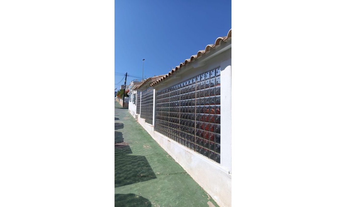 Használt Ingatlanok - Sorház -
Torrevieja - Los Balcones