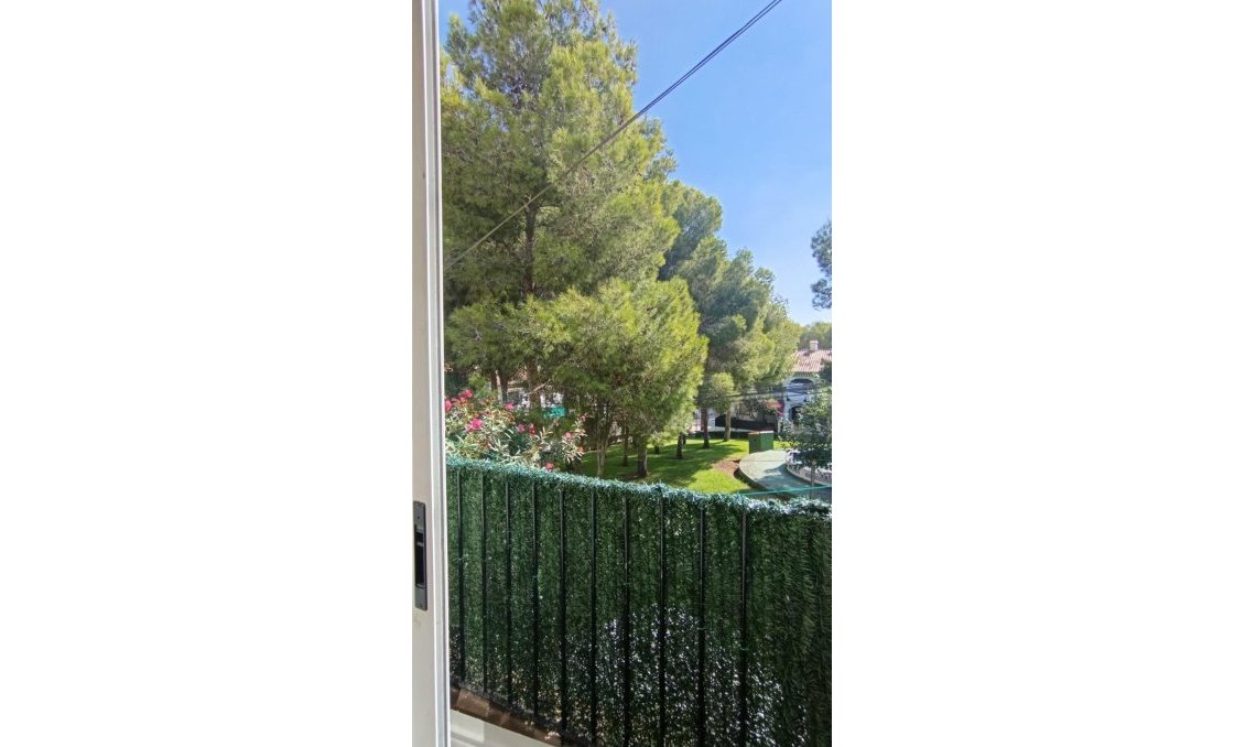 Használt Ingatlanok - Sorház -
Torrevieja - Los Balcones