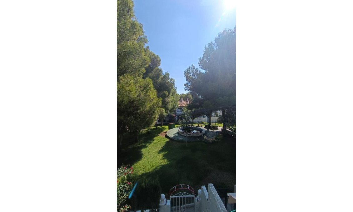 Használt Ingatlanok - Sorház -
Torrevieja - Los Balcones