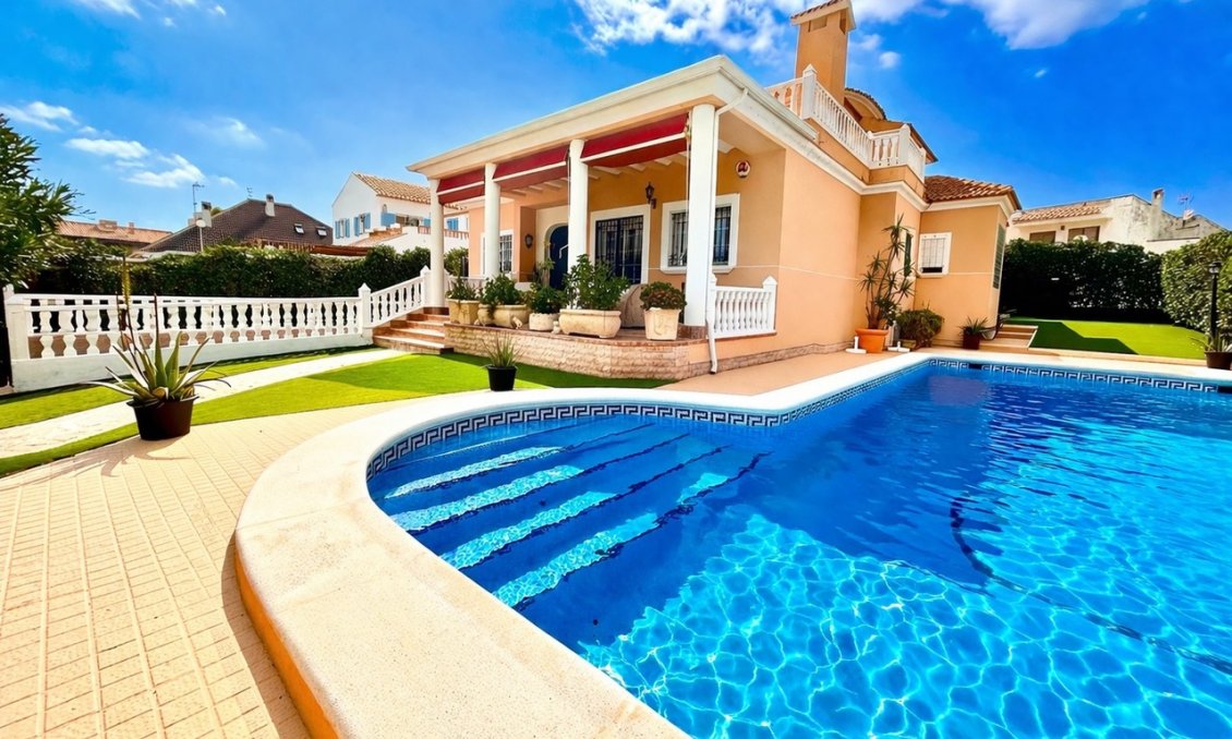 Használt Ingatlanok - Villa -
La Mata - Costa Blanca