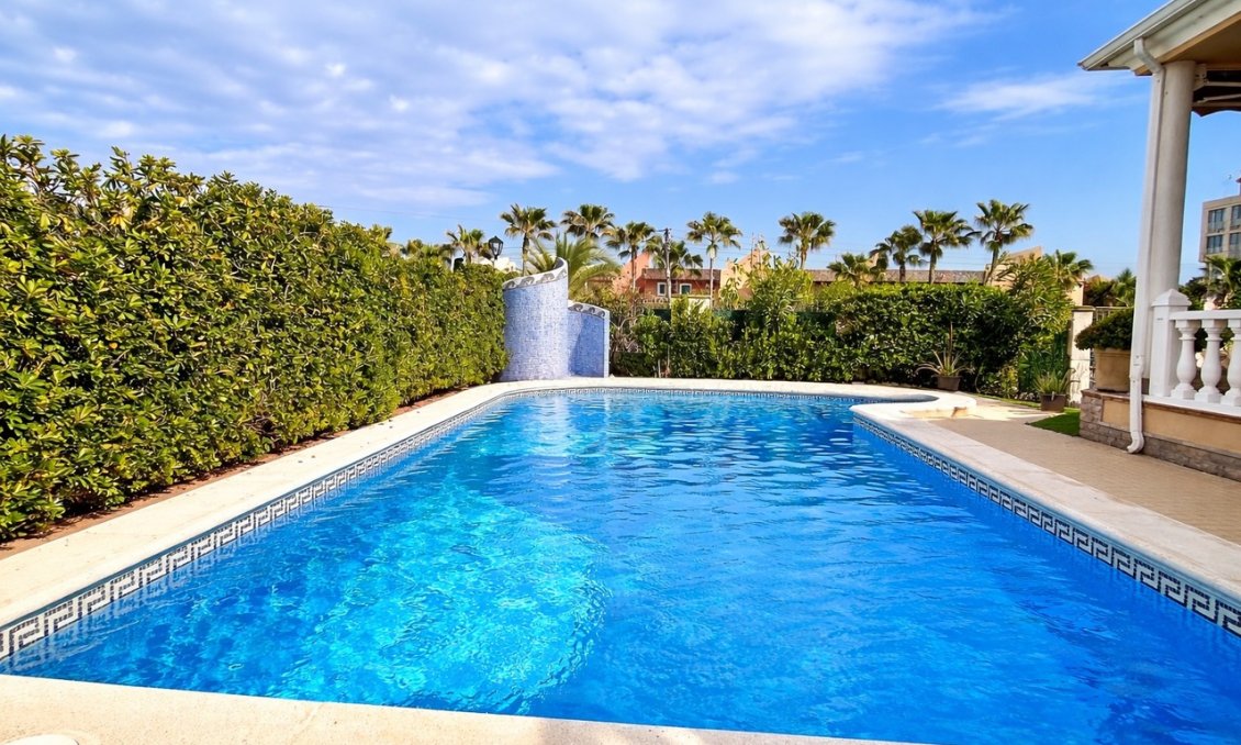 Használt Ingatlanok - Villa -
La Mata - Costa Blanca