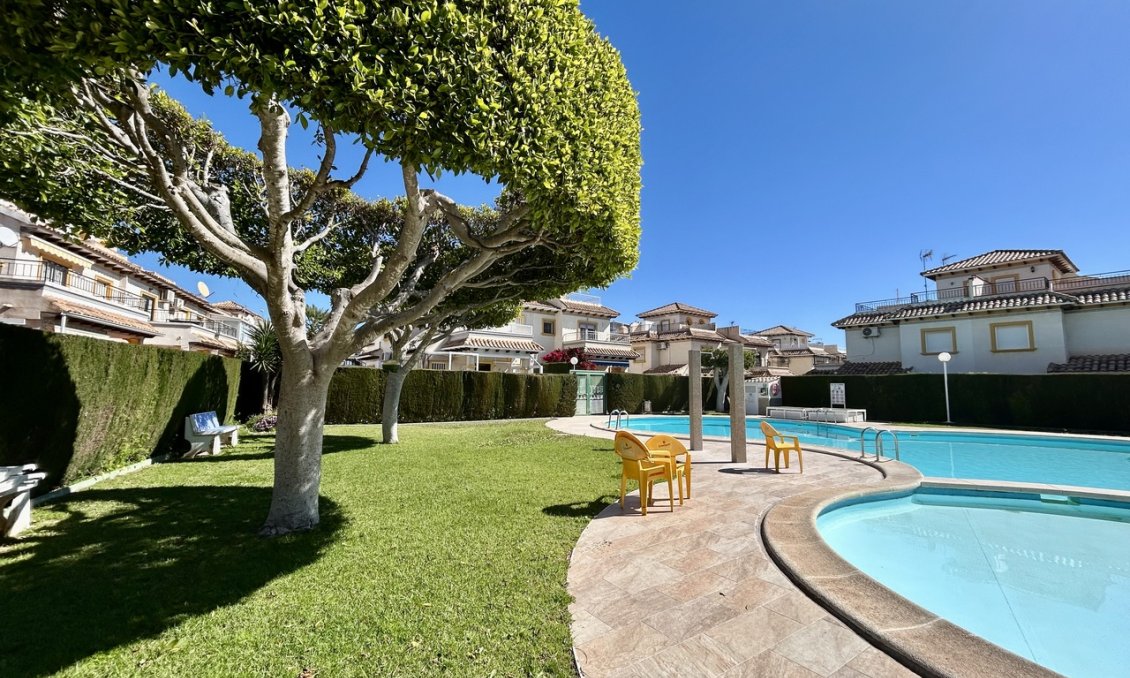 Használt Ingatlanok - Tetőtéri lakás -
Playa Flamenca - Costa Blanca