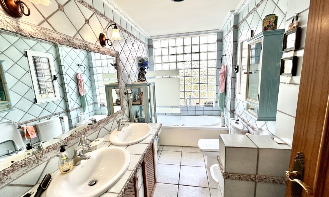 Használt Ingatlanok - Villa -
La Mata - Costa Blanca