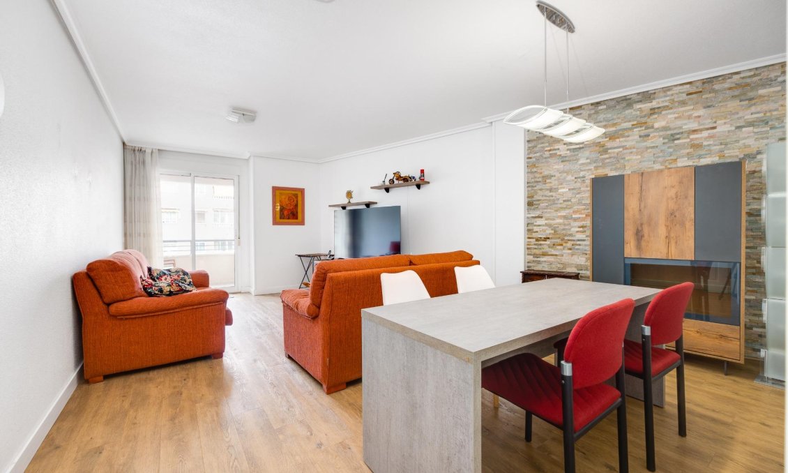 Használt Ingatlanok - Apartman -
Torrevieja - Centrum