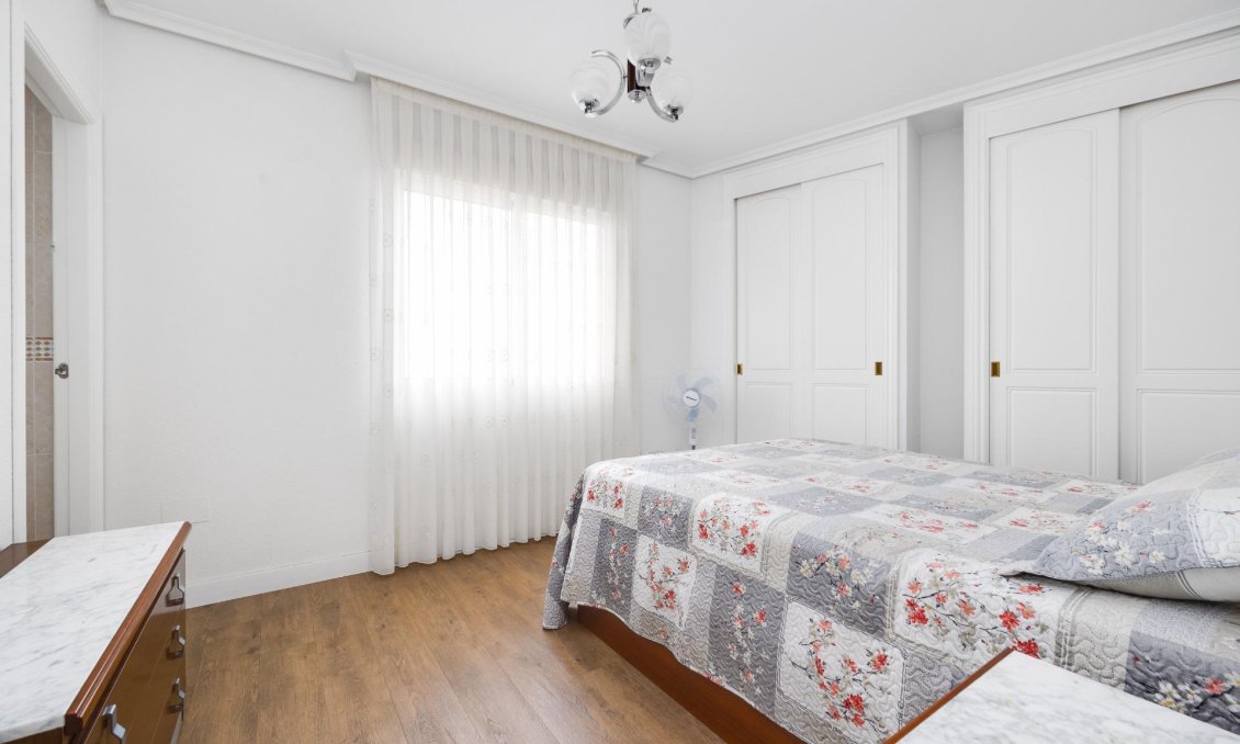 Használt Ingatlanok - Apartman -
Torrevieja - Centrum