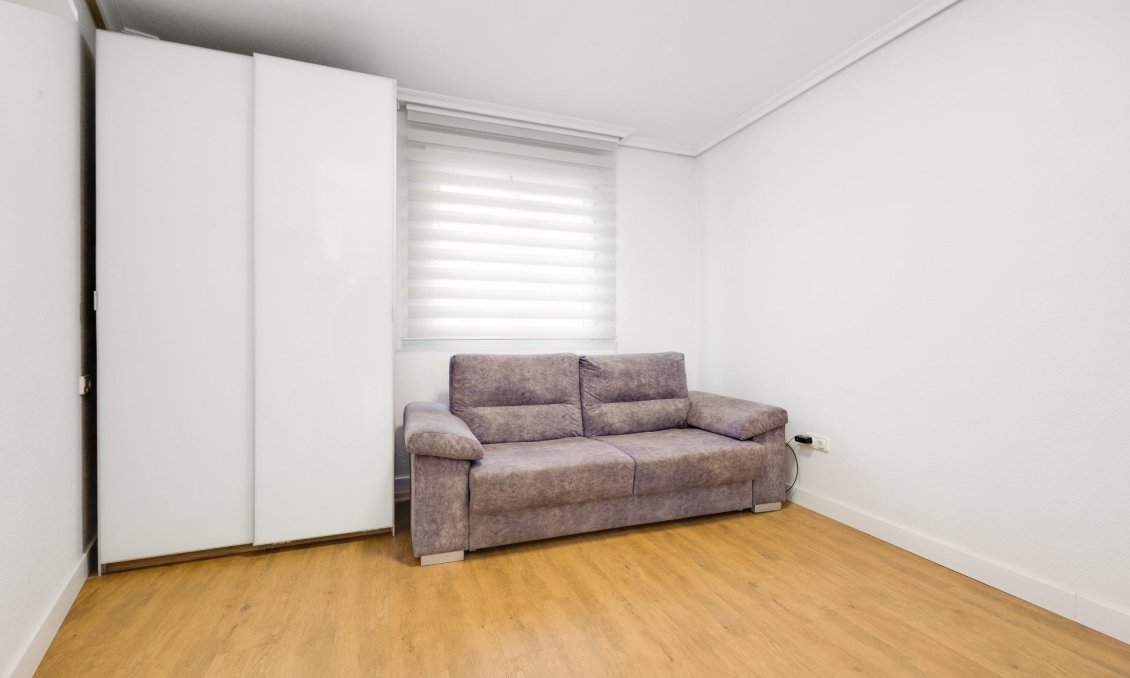 Használt Ingatlanok - Apartman -
Torrevieja - Centrum