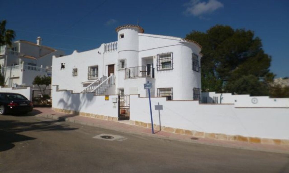 Használt Ingatlanok - Villa -
Villamartin - Costa Blanca