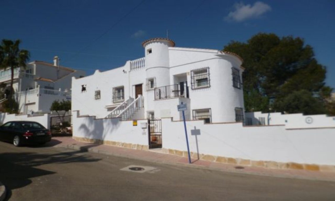 Használt Ingatlanok - Villa -
Villamartin - Costa Blanca