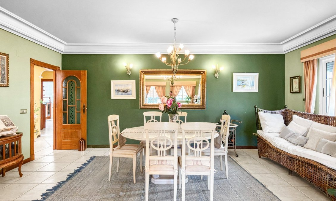 Használt Ingatlanok - Villa -
Torrevieja - Costa Blanca