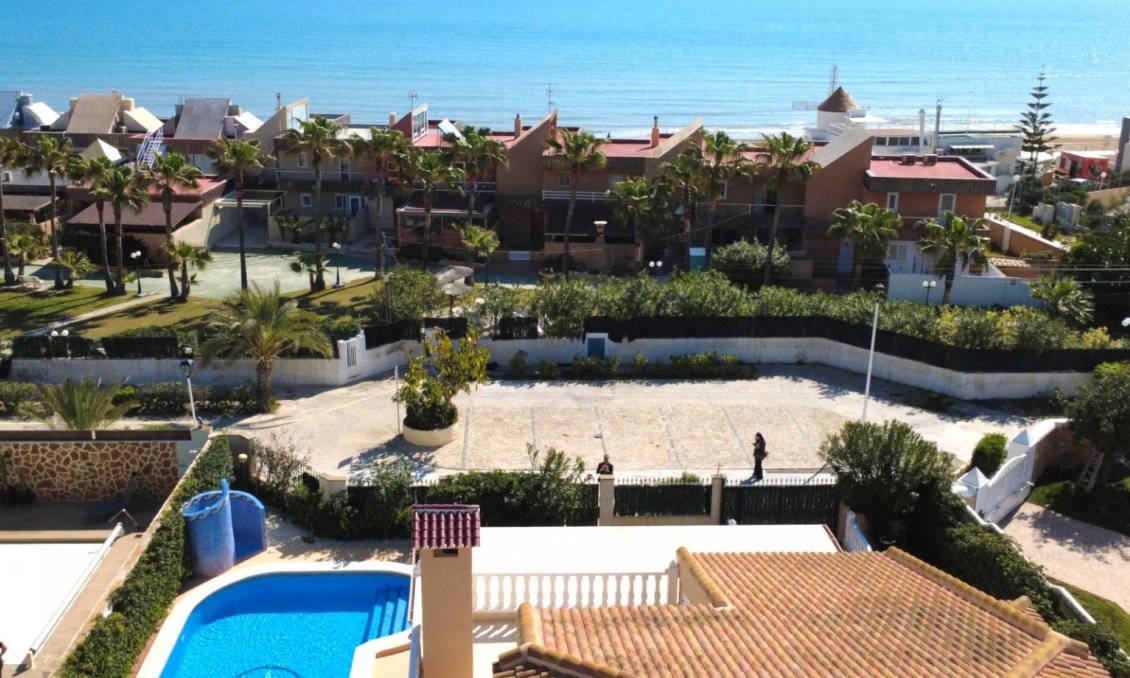 Használt Ingatlanok - Villa -
Torrevieja - Costa Blanca