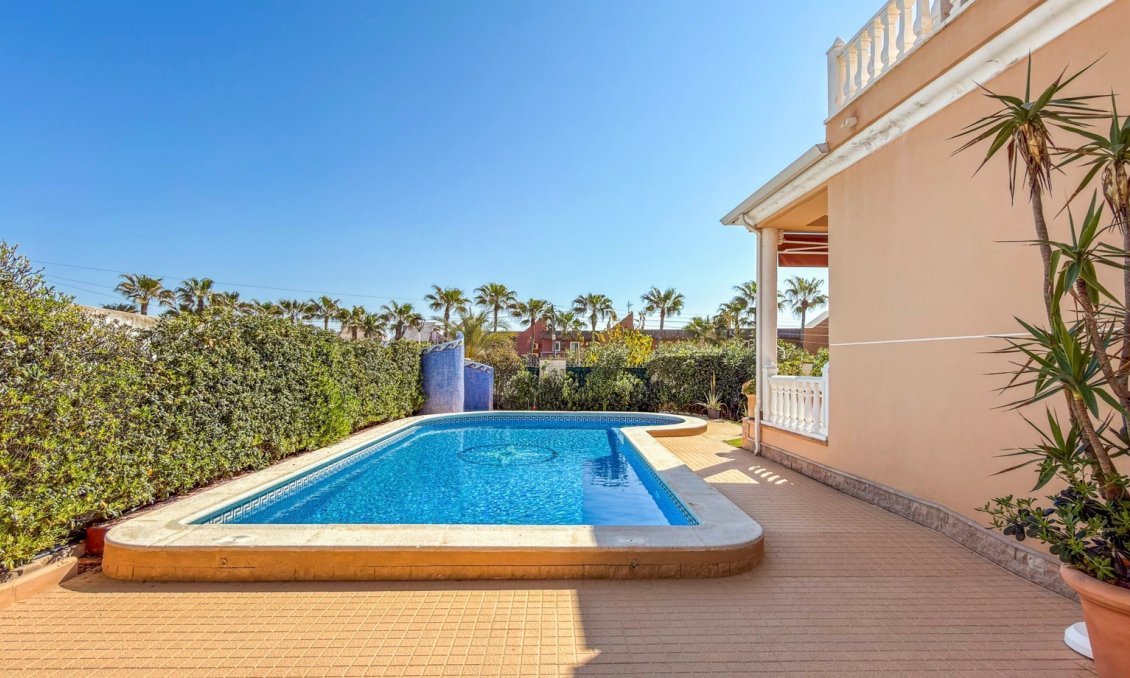 Használt Ingatlanok - Villa -
Torrevieja - Costa Blanca