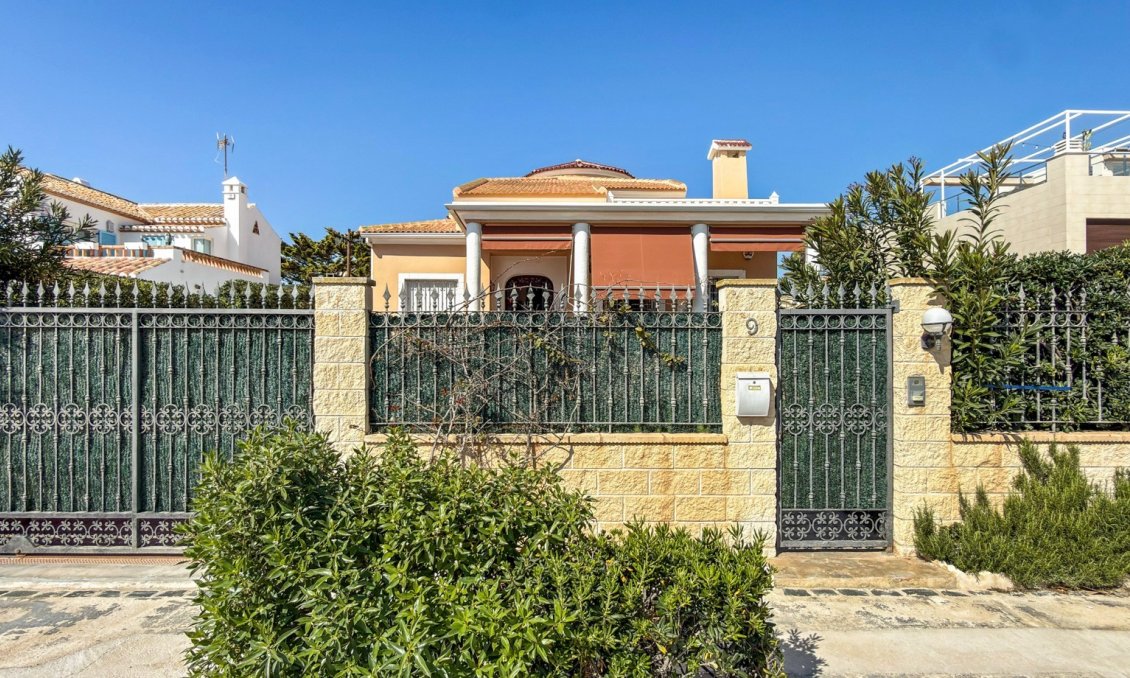 Használt Ingatlanok - Villa -
Torrevieja - Costa Blanca