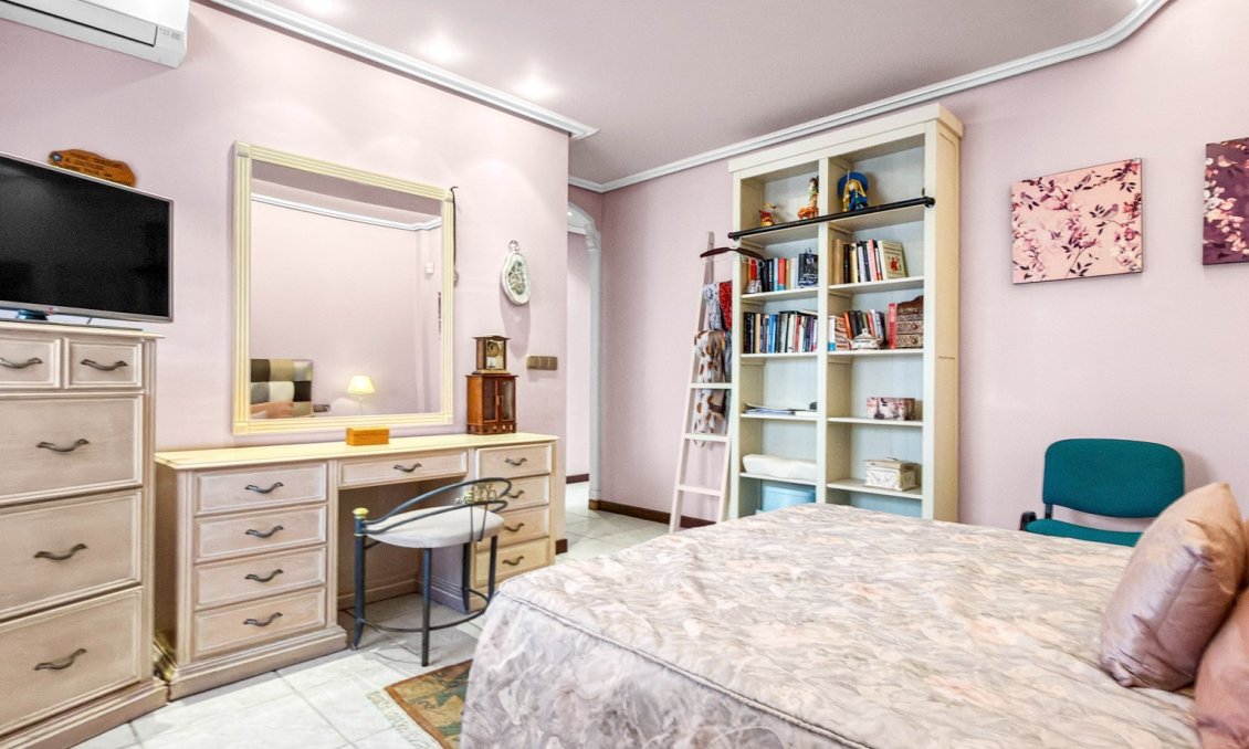 Használt Ingatlanok - Villa -
Torrevieja - Costa Blanca