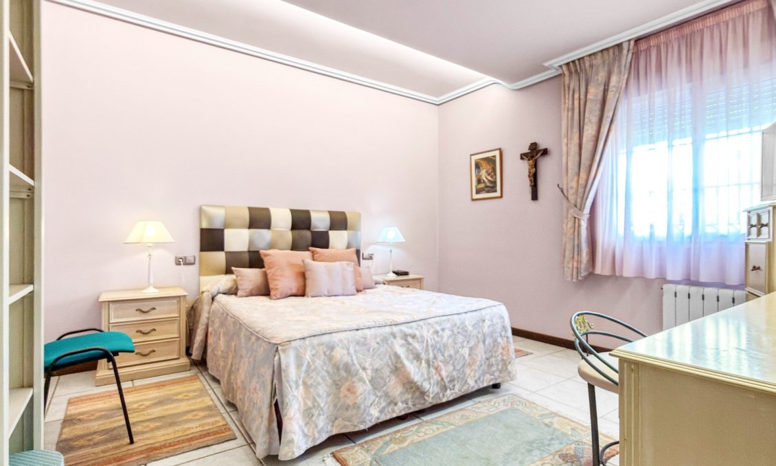 Használt Ingatlanok - Villa -
Torrevieja - Costa Blanca