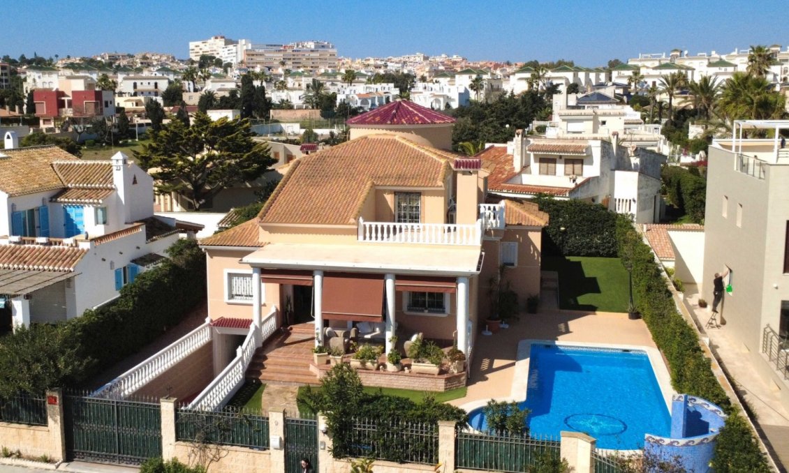 Használt Ingatlanok - Villa -
Torrevieja - Costa Blanca
