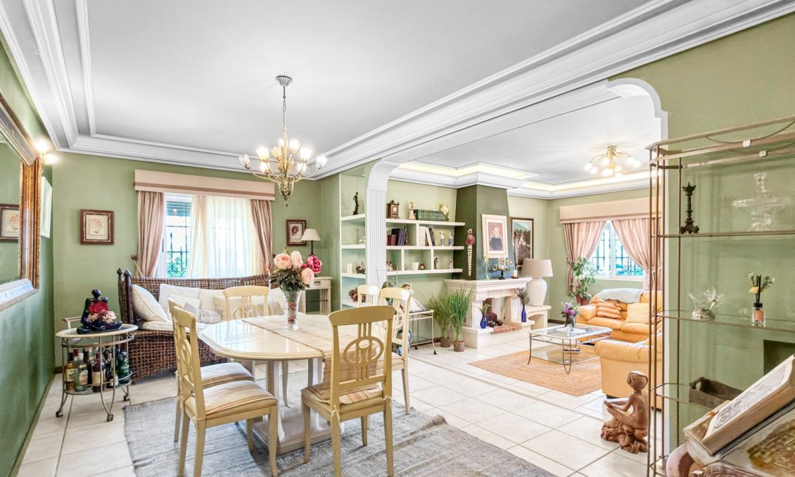 Használt Ingatlanok - Villa -
Torrevieja - Costa Blanca