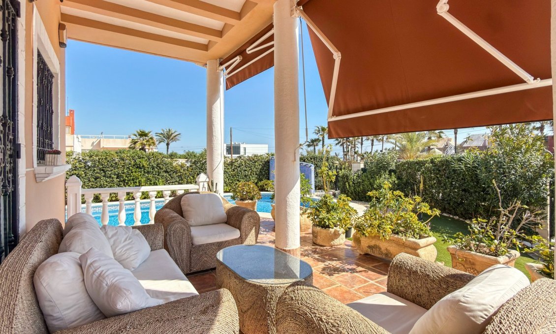 Használt Ingatlanok - Villa -
Torrevieja - Costa Blanca