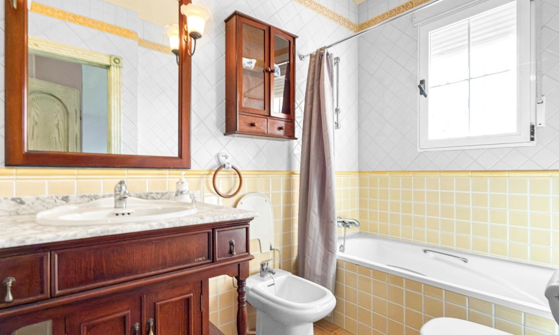 Használt Ingatlanok - Villa -
Torrevieja - Costa Blanca