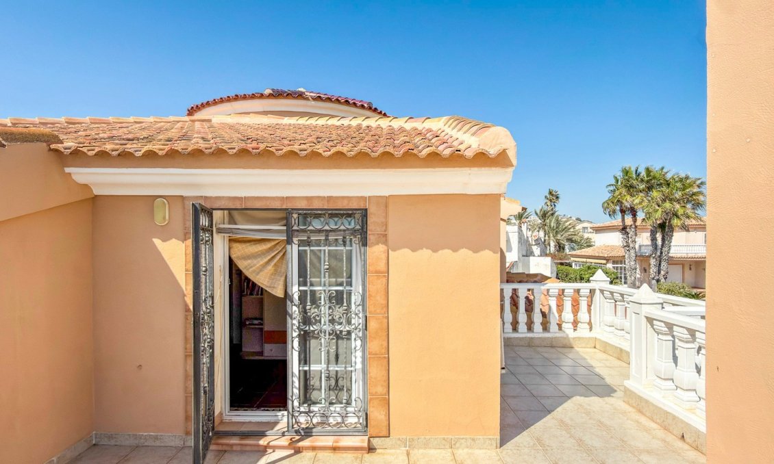Használt Ingatlanok - Villa -
Torrevieja - Costa Blanca