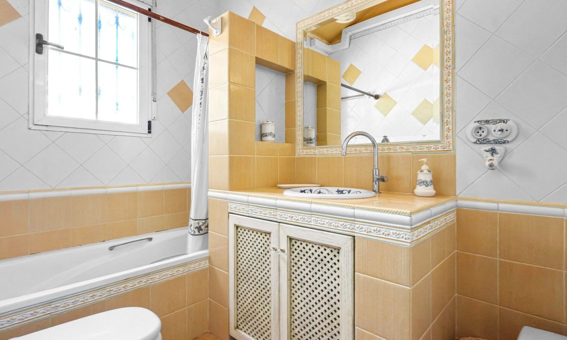 Használt Ingatlanok - Villa -
Torrevieja - Costa Blanca