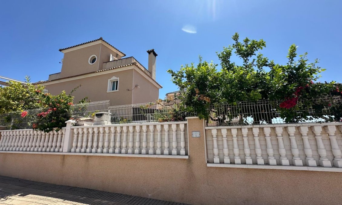 Használt Ingatlanok - Villa -
Orihuela Costa - La Regia