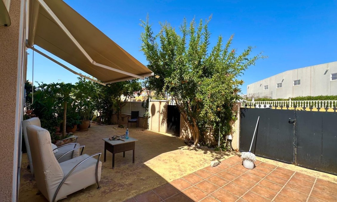 Használt Ingatlanok - Villa -
Orihuela Costa - La Regia