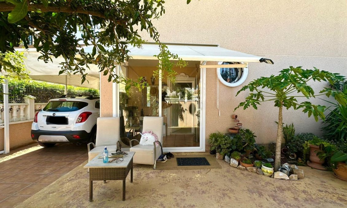 Használt Ingatlanok - Villa -
Orihuela Costa - La Regia