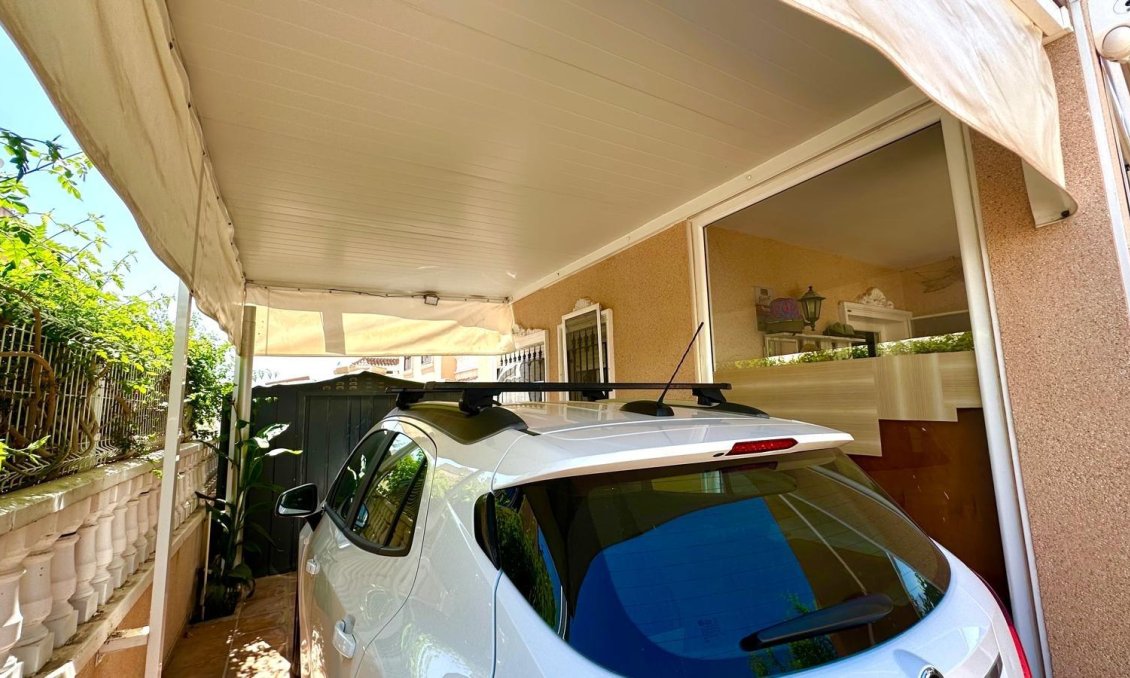 Használt Ingatlanok - Villa -
Orihuela Costa - La Regia