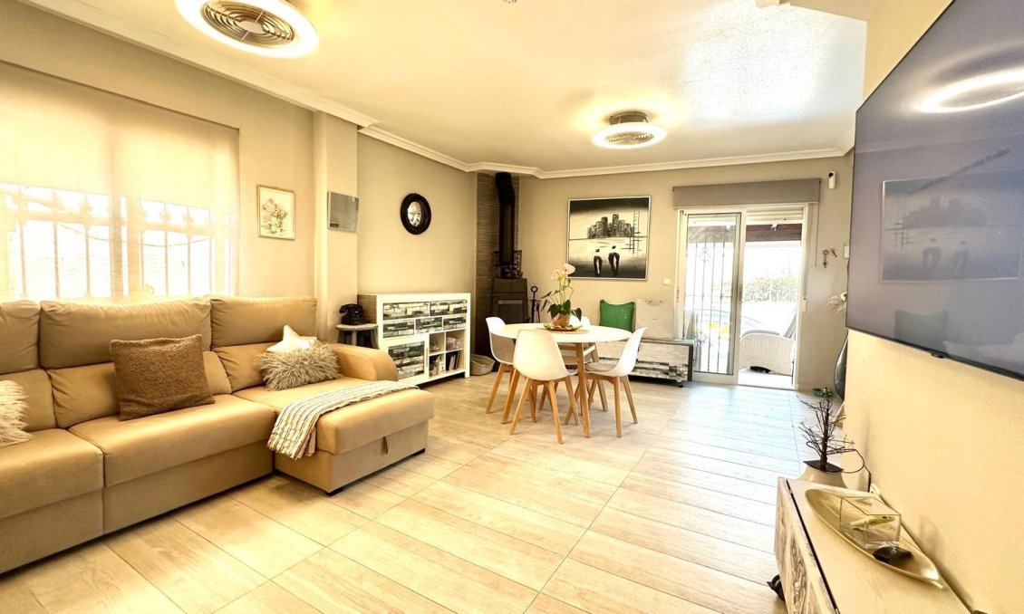 Használt Ingatlanok - Villa -
Orihuela Costa - La Regia