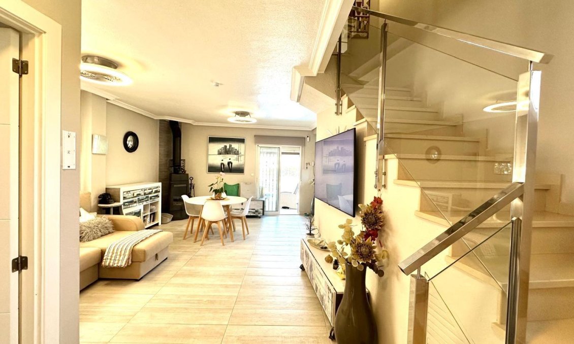 Használt Ingatlanok - Villa -
Orihuela Costa - La Regia