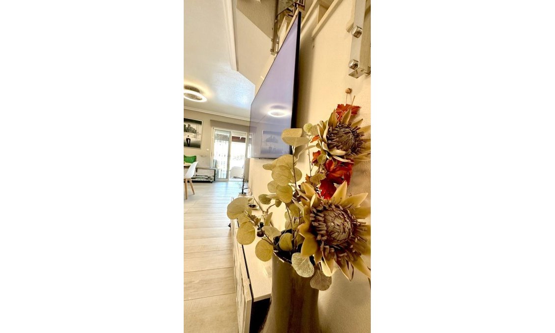 Használt Ingatlanok - Villa -
Orihuela Costa - La Regia