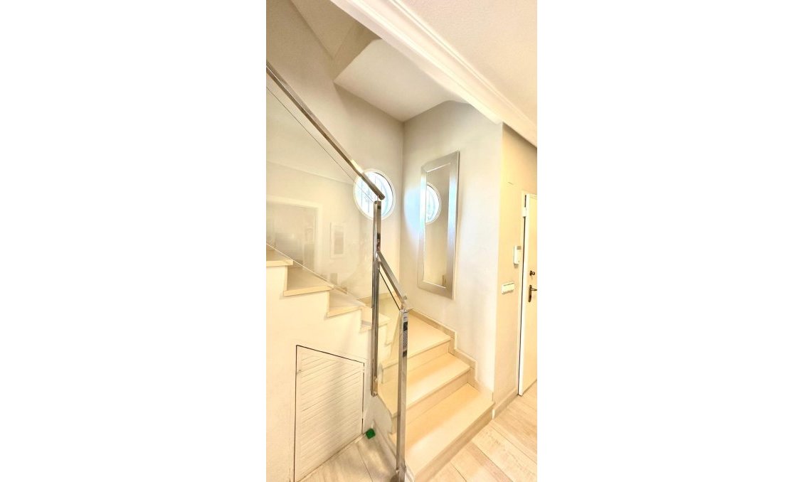 Használt Ingatlanok - Villa -
Orihuela Costa - La Regia