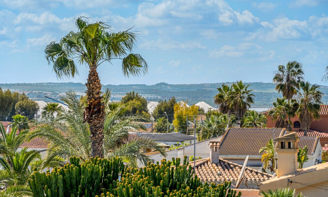 Resale - Villa -
Torrevieja