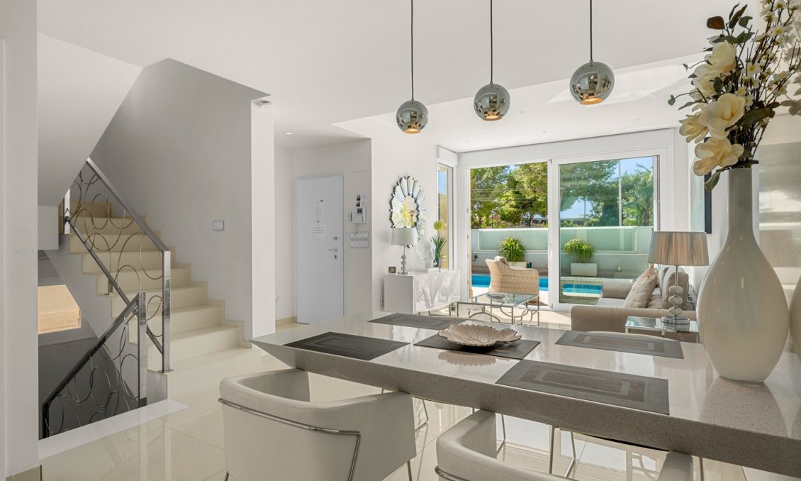 Resale - Villa -
Torrevieja