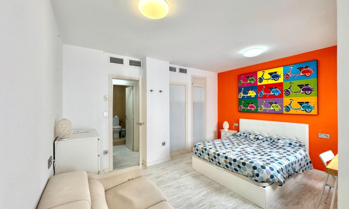 Revânzare - Apartament -
Torrevieja - Estacion De Autobuses