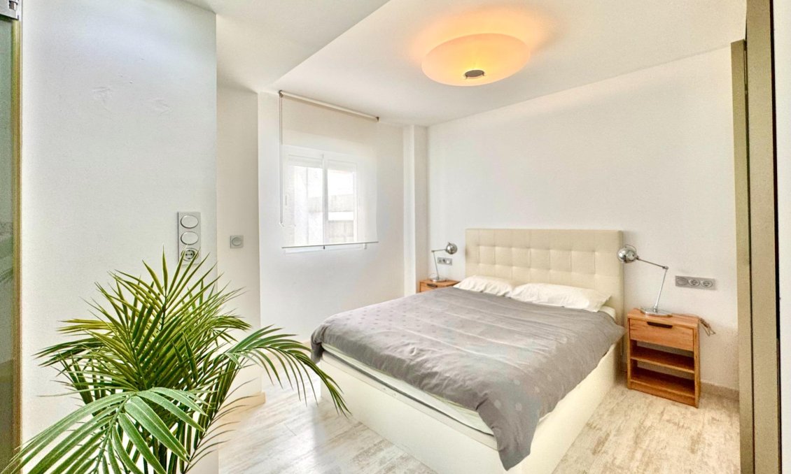 Revânzare - Apartament -
Torrevieja - Estacion De Autobuses