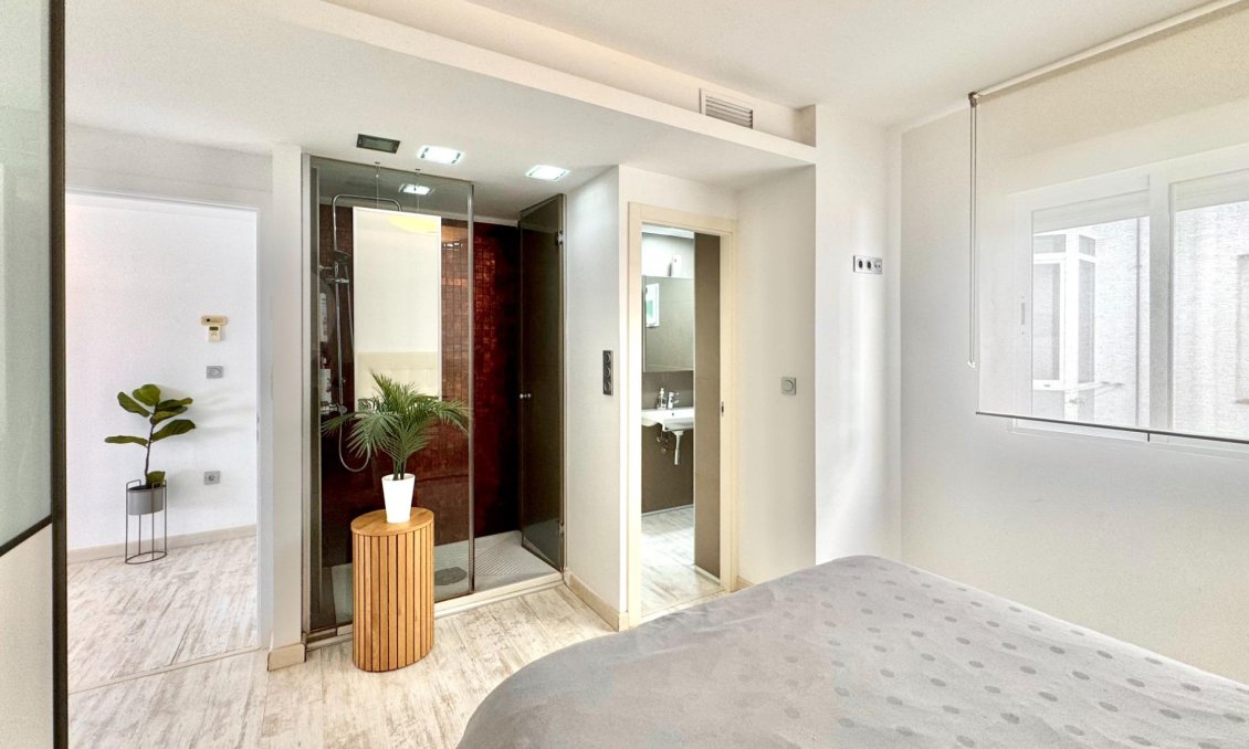 Revânzare - Apartament -
Torrevieja - Estacion De Autobuses