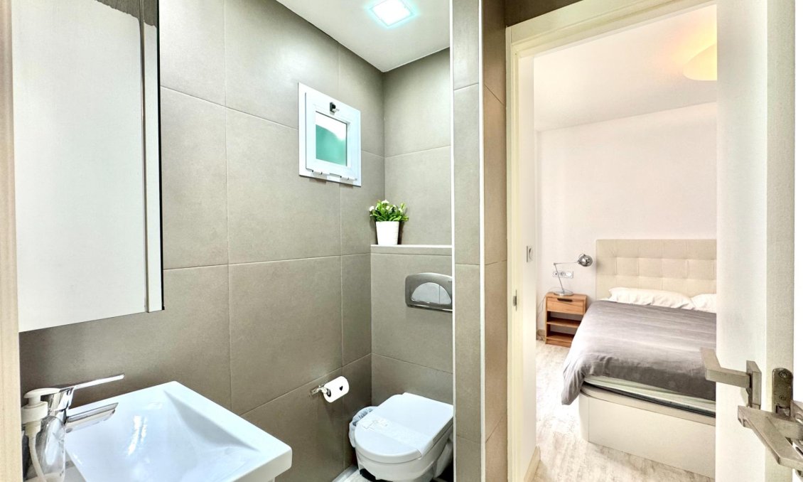 Revânzare - Apartament -
Torrevieja - Estacion De Autobuses