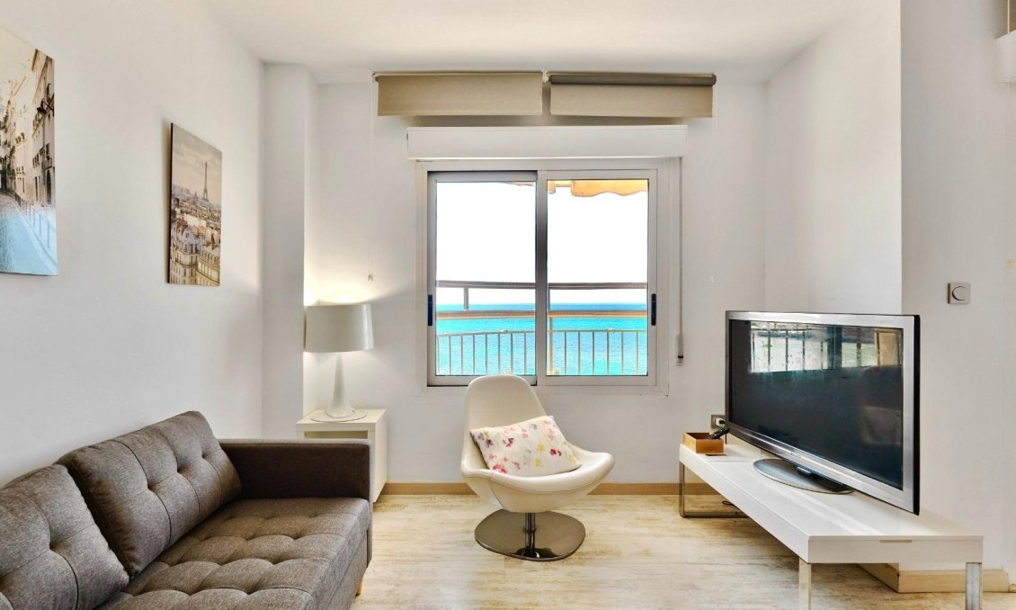 Revânzare - Apartament -
Torrevieja - Estacion De Autobuses