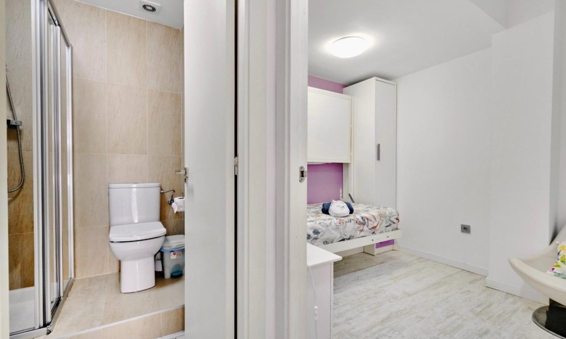 Revânzare - Apartament -
Torrevieja - Estacion De Autobuses