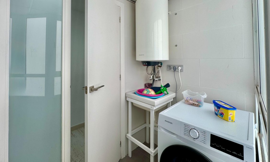 Revânzare - Apartament -
Torrevieja - Estacion De Autobuses