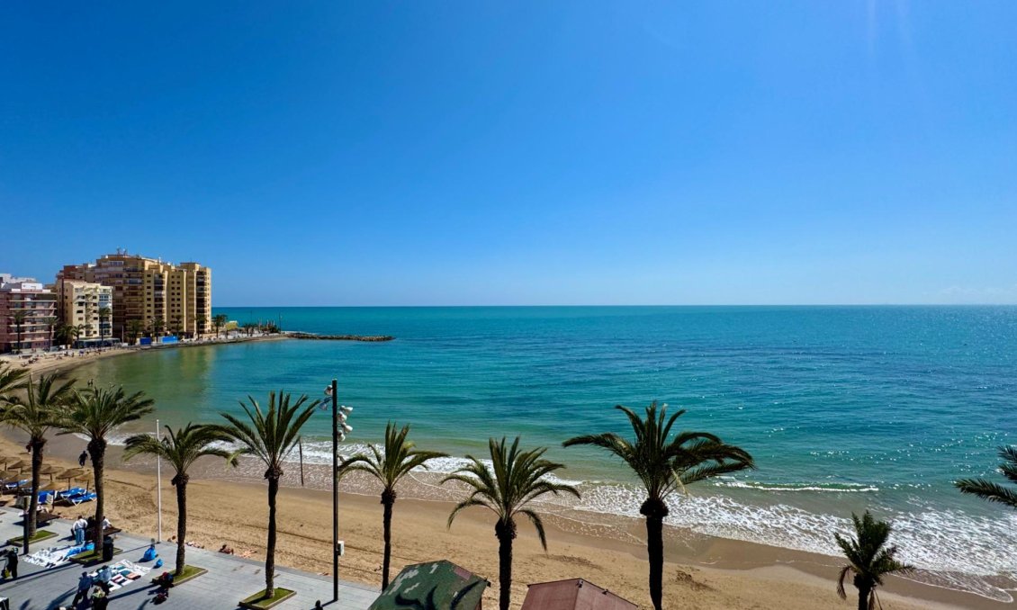 Revânzare - Apartament -
Torrevieja - Estacion De Autobuses