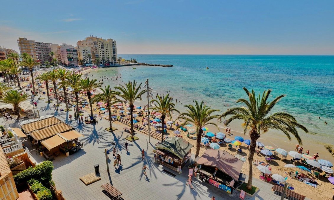 Revânzare - Apartament -
Torrevieja - Estacion De Autobuses