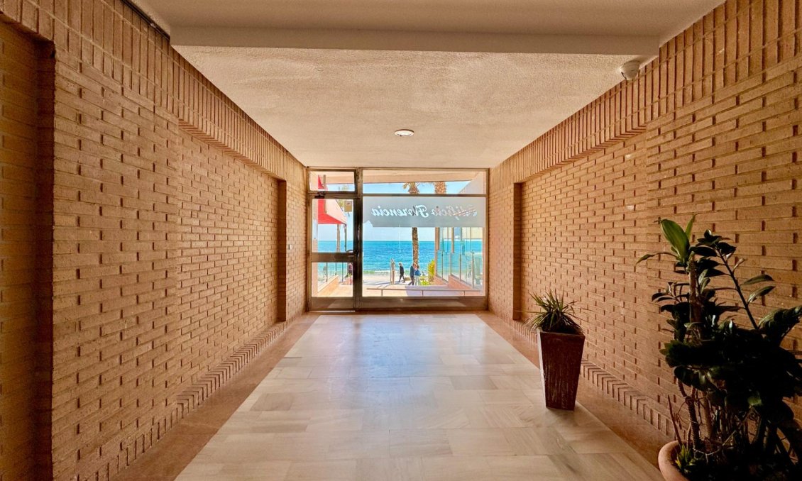 Revânzare - Apartament -
Torrevieja - Estacion De Autobuses