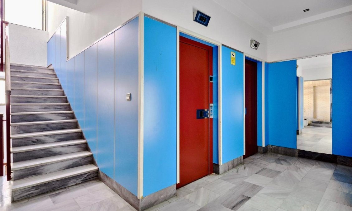 Revânzare - Apartament -
Torrevieja - Estacion De Autobuses